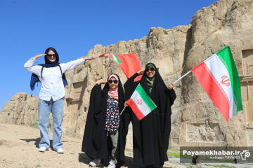 تجمع مردمی در مجموعه نقش رستم