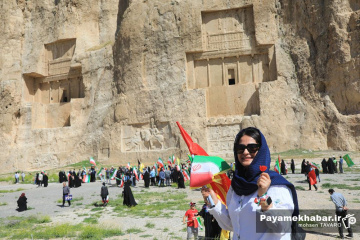تجمع مردمی در مجموعه نقش رستم