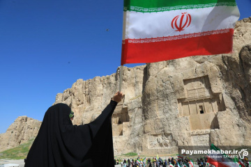 تجمع مردمی در مجموعه نقش رستم