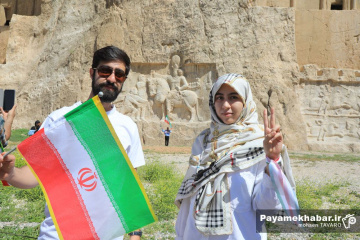 تجمع مردمی در مجموعه نقش رستم