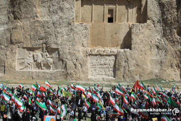 تجمع مردمی در مجموعه نقش رستم