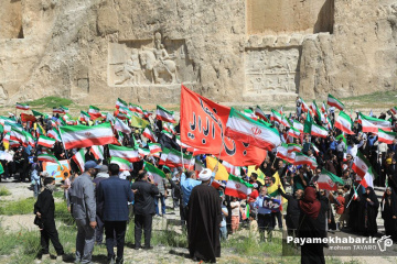 تجمع مردمی در مجموعه نقش رستم