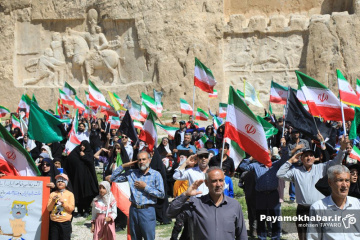 تجمع مردمی در مجموعه نقش رستم