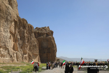 تجمع مردمی در مجموعه نقش رستم