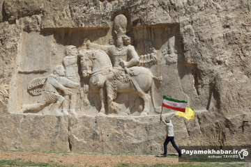 تجمع مردمی در مجموعه نقش رستم