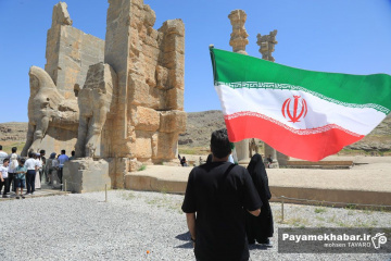 تجمع مردمی در مجموعه تخت جمشید