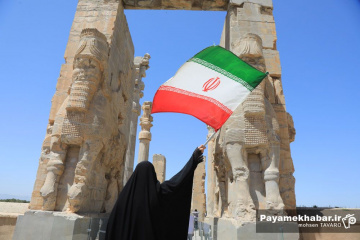 تجمع مردمی در مجموعه تخت جمشید