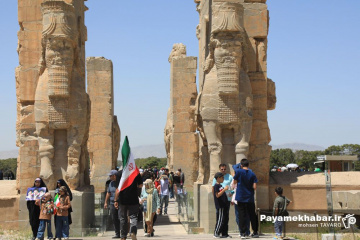 تجمع مردمی در مجموعه تخت جمشید