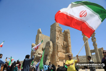 تجمع مردمی در مجموعه تخت جمشید