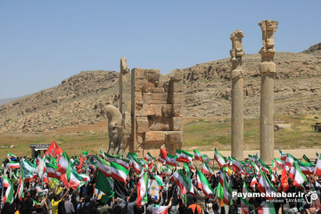 تجمع مردمی در مجموعه تخت جمشید