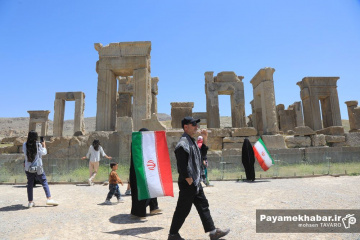 تجمع مردمی در مجموعه تخت جمشید