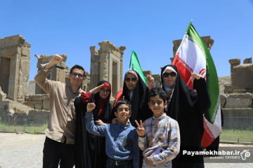 تجمع مردمی در مجموعه تخت جمشید