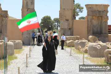 تجمع مردمی در مجموعه تخت جمشید