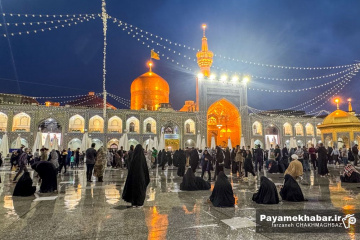 حال و هوای بارانی در صحن انقلاب حرم مطهر امام رضا (ع)
