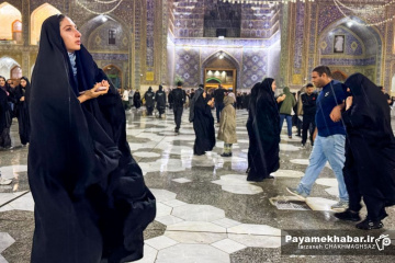 حال و هوای بارانی در صحن انقلاب حرم مطهر امام رضا (ع)