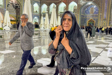 حال و هوای بارانی در صحن انقلاب حرم مطهر امام رضا (ع)