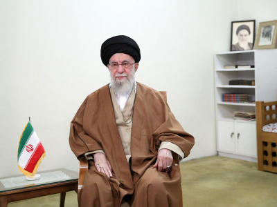 بازخوانی خاطرات دیدار با رهبر شهید در ویژه برنامه «بزم واژهها، یادمان امین ادب»