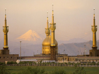 اجرای برنامه های کمیته امداد خراسان رضوی با شعار محوری «امام، امیدو اقتدار»؛ توزیع بسته های معیشتی و اعزام مددجویان به مرقد امام راحل (ره)