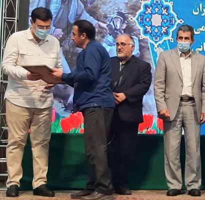 مسئول دفتر معاون فرهنگی رزمندگان غرب و شمالغرب به عنوان خادم شهدا کشور برگزیده شد