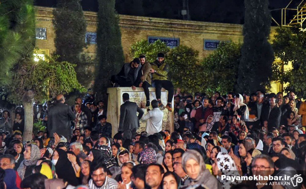 گزارش تصویری| بی احترامی به آرامگاه حافظ شیرازی در شب سال تحویل